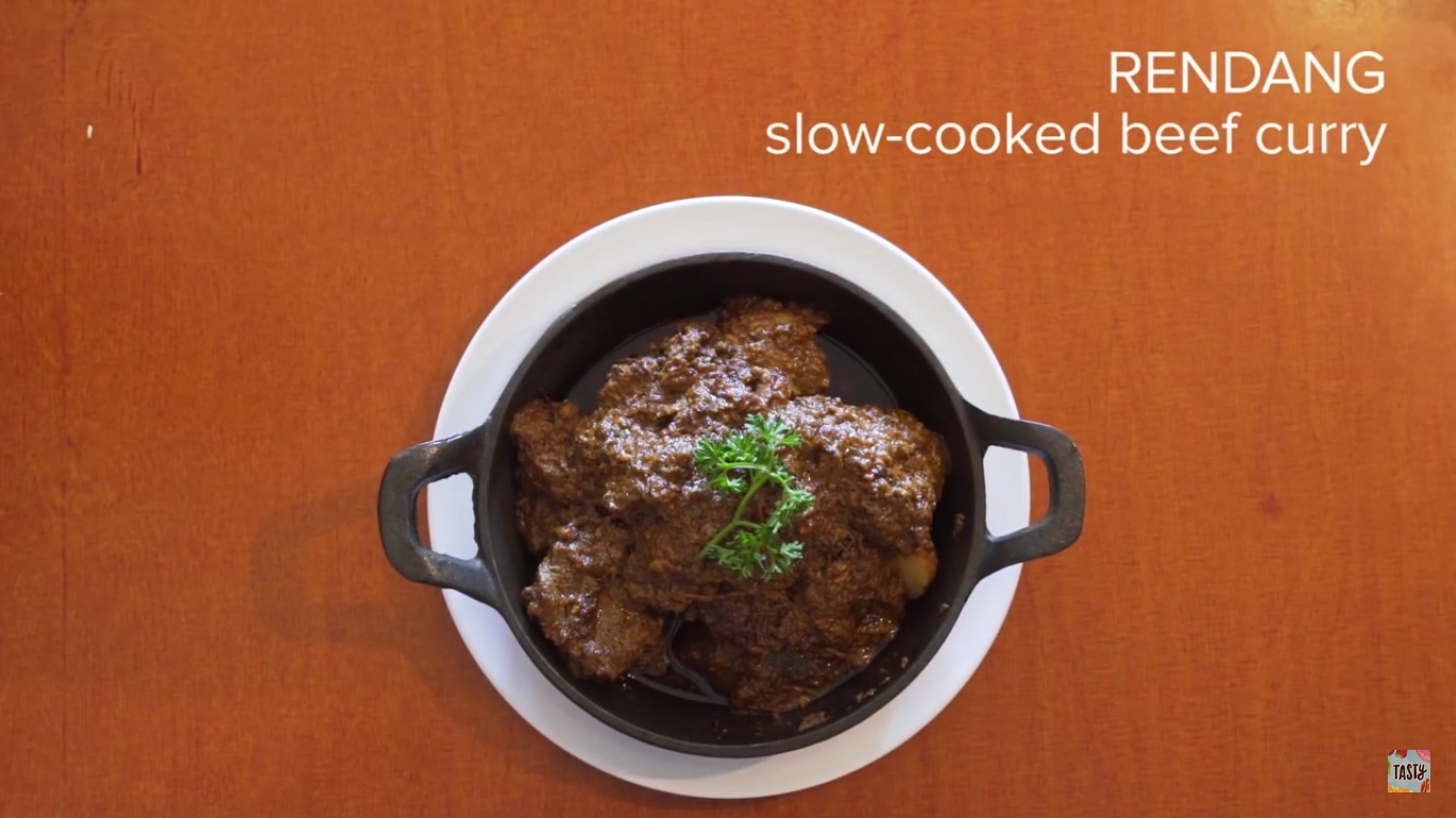 Orang Bule Mencicipi Masakan Indonesia